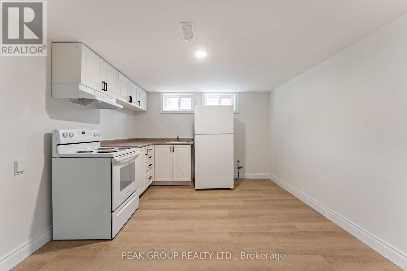 8816 Roosevelt Street, Niagara Falls, Ontario  L2G 7A2 - Photo 23 - X12446063