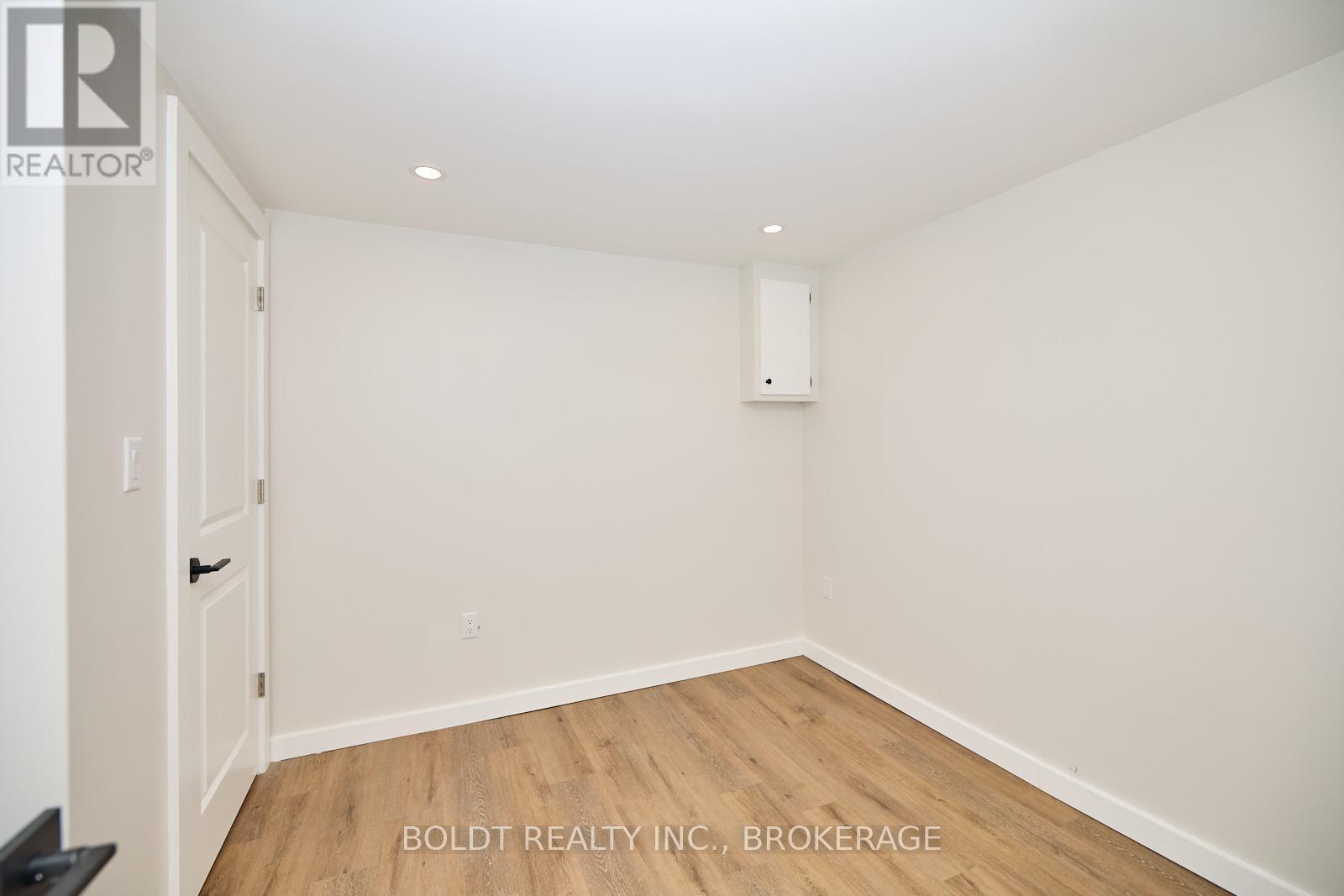 3305 Nineteenth Street, Lincoln, Ontario  L0R 1S0 - Photo 8 - X12446132