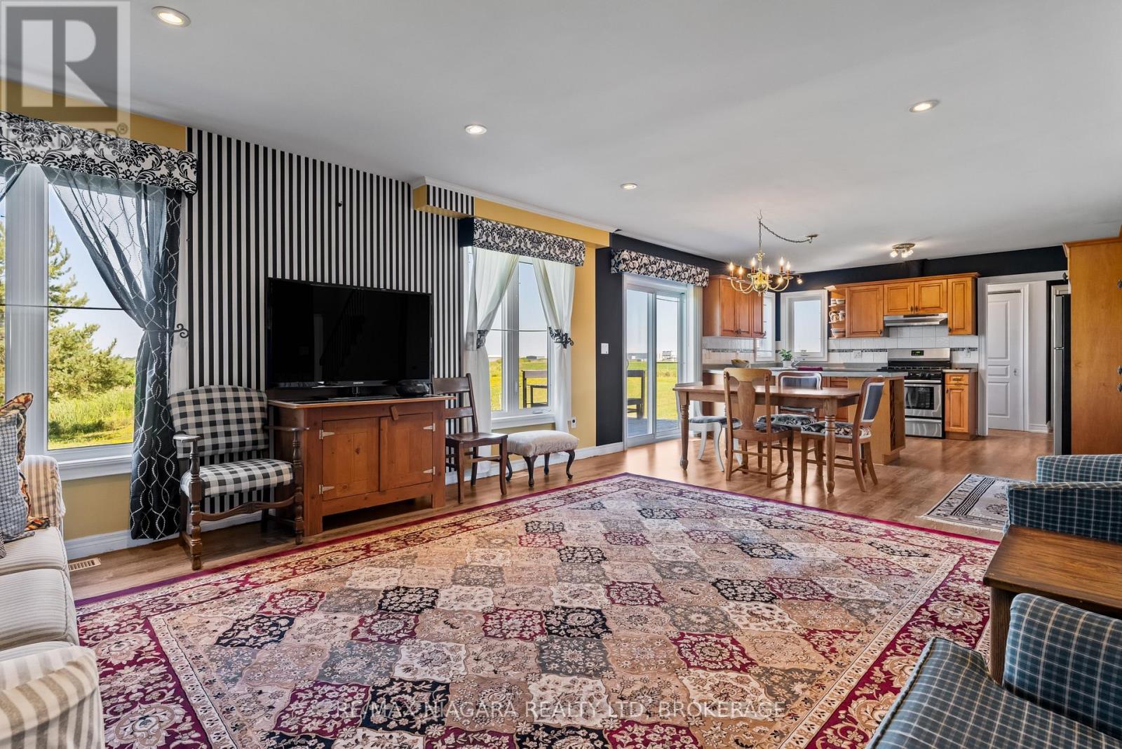 374 Niagara Stone Road, Niagara-On-The-Lake, Ontario  L0S 1J0 - Photo 10 - X12446338