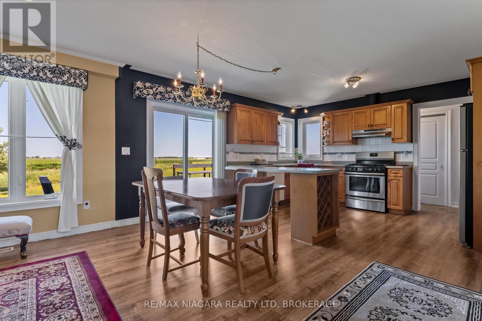 374 Niagara Stone Road, Niagara-On-The-Lake, Ontario  L0S 1J0 - Photo 11 - X12446338