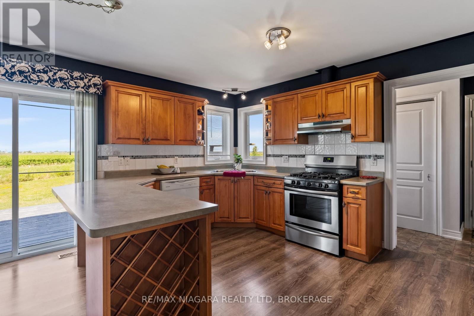 374 Niagara Stone Road, Niagara-On-The-Lake, Ontario  L0S 1J0 - Photo 12 - X12446338