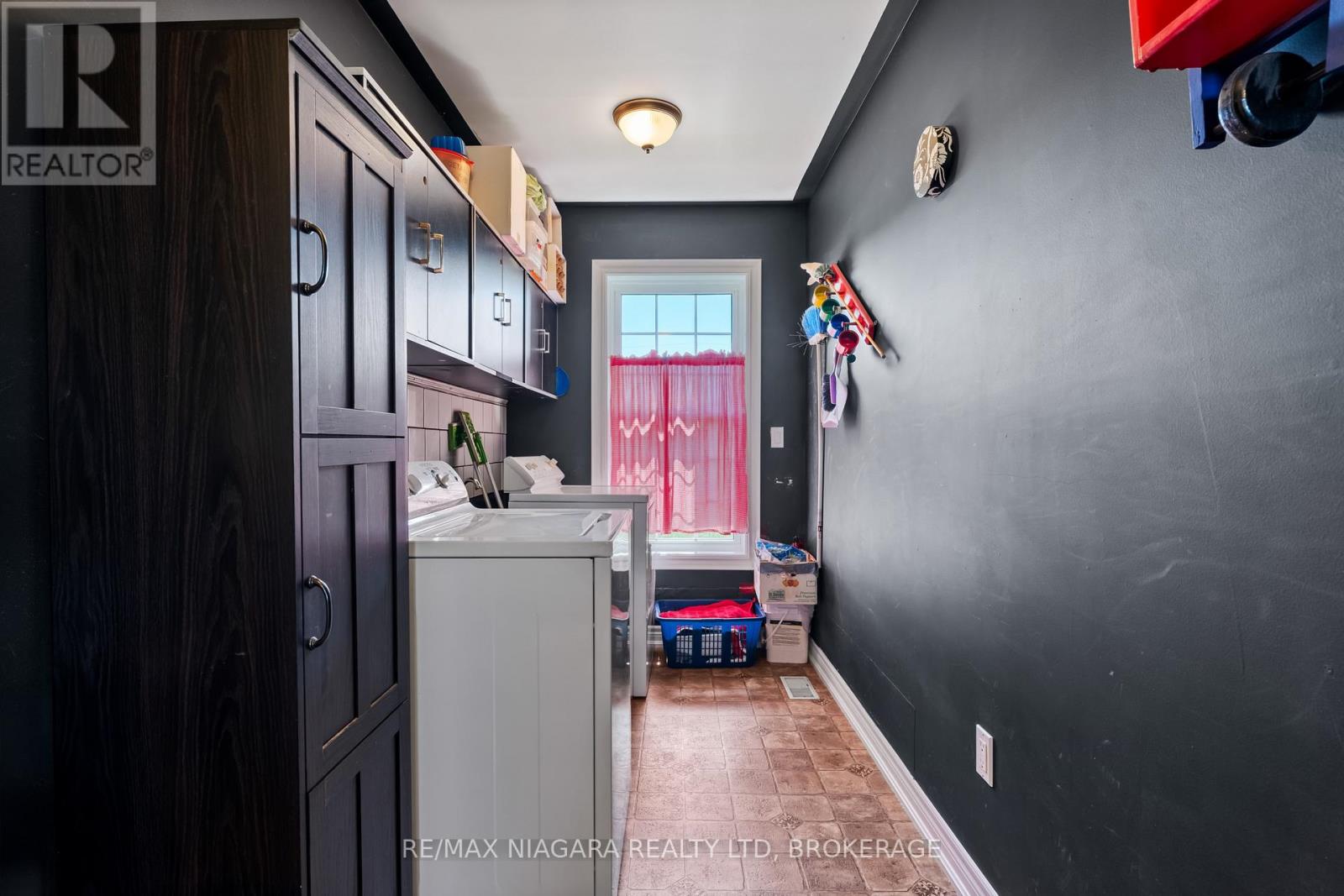 374 Niagara Stone Road, Niagara-On-The-Lake, Ontario  L0S 1J0 - Photo 16 - X12446338