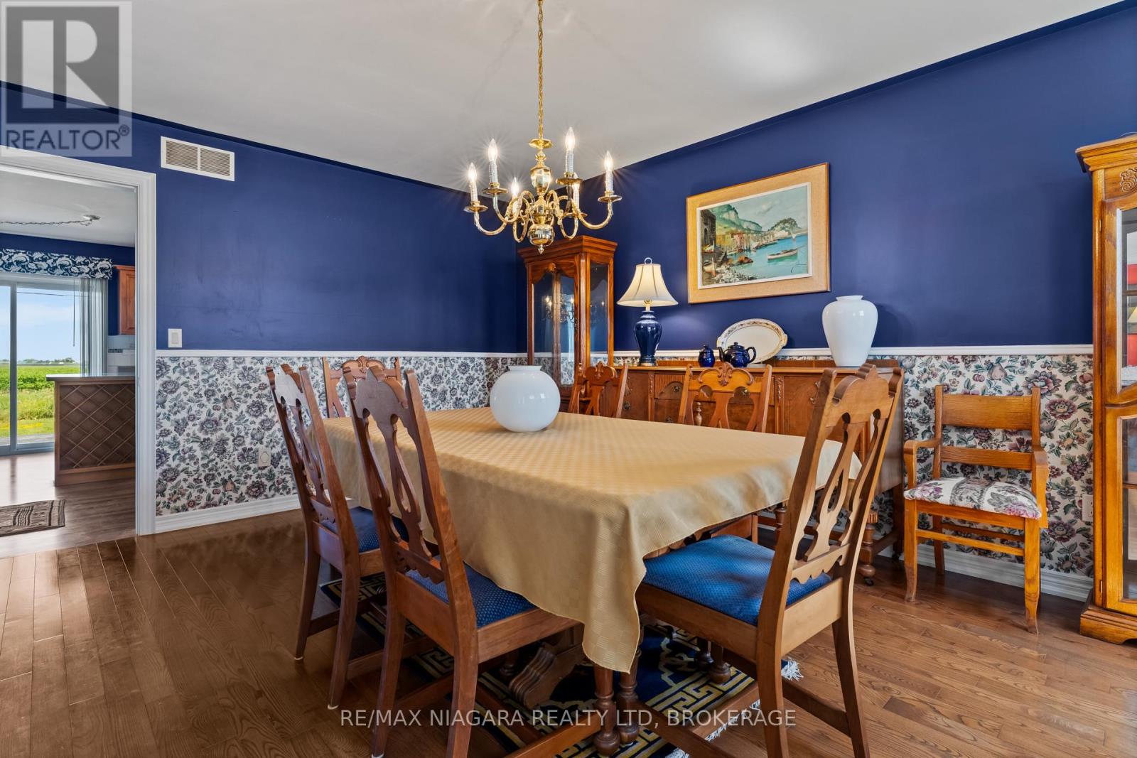 374 Niagara Stone Road, Niagara-On-The-Lake, Ontario  L0S 1J0 - Photo 17 - X12446338