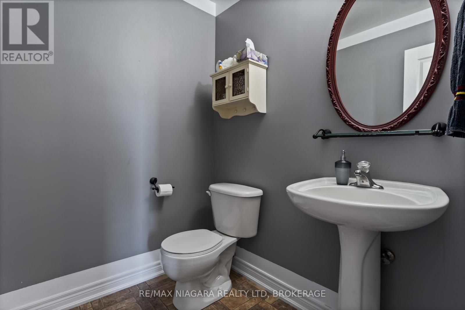 374 Niagara Stone Road, Niagara-On-The-Lake, Ontario  L0S 1J0 - Photo 20 - X12446338