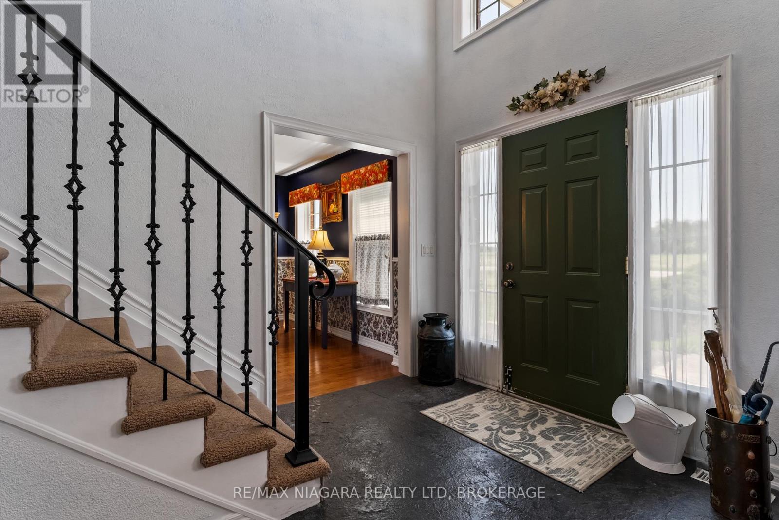 374 Niagara Stone Road, Niagara-On-The-Lake, Ontario  L0S 1J0 - Photo 6 - X12446338