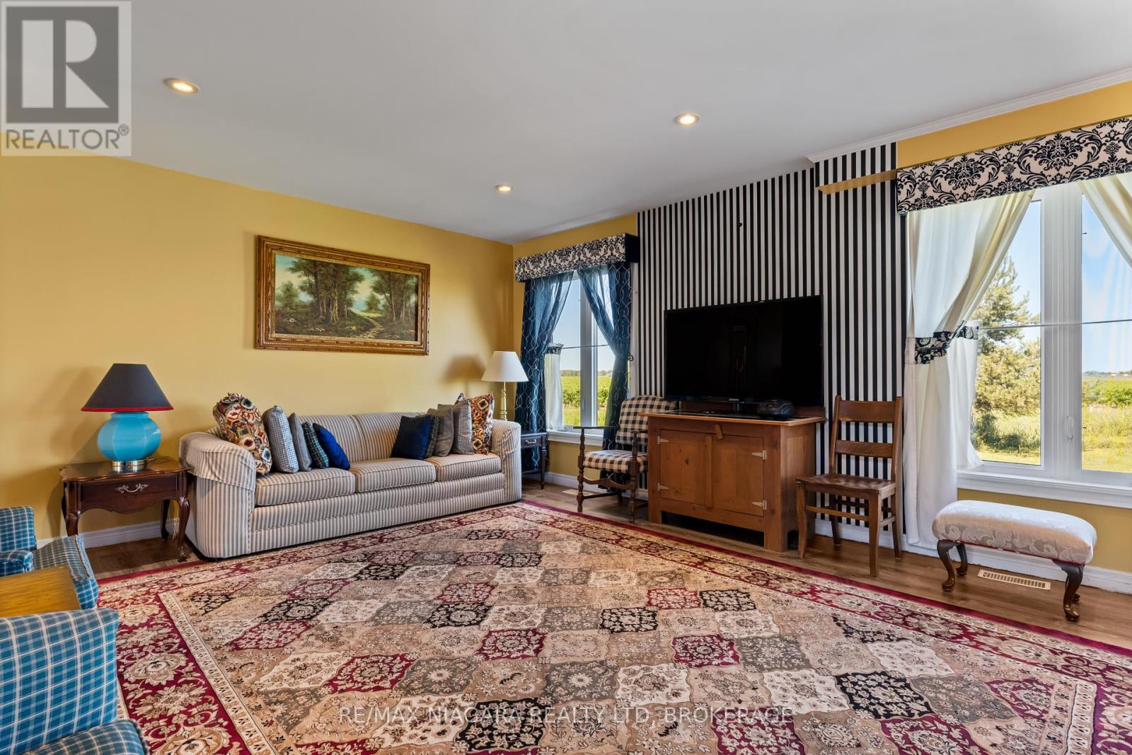 374 Niagara Stone Road, Niagara-On-The-Lake, Ontario  L0S 1J0 - Photo 8 - X12446338