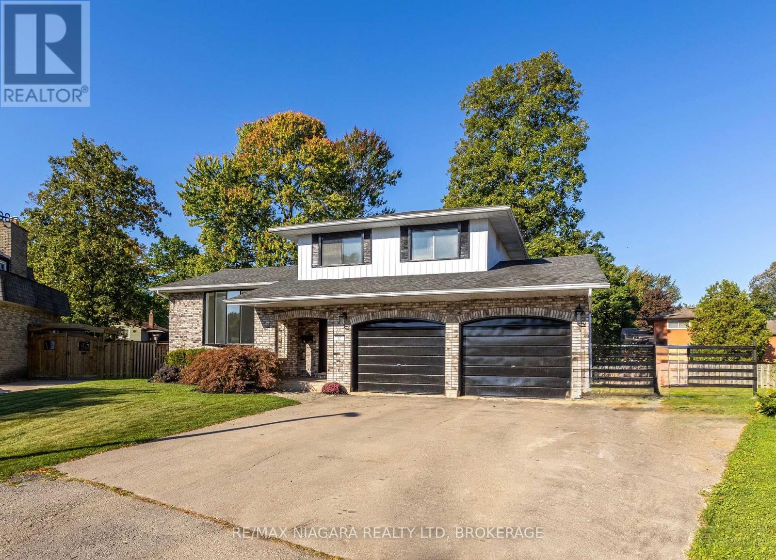 22 LITTLE JOHN COURT, Welland, Ontario