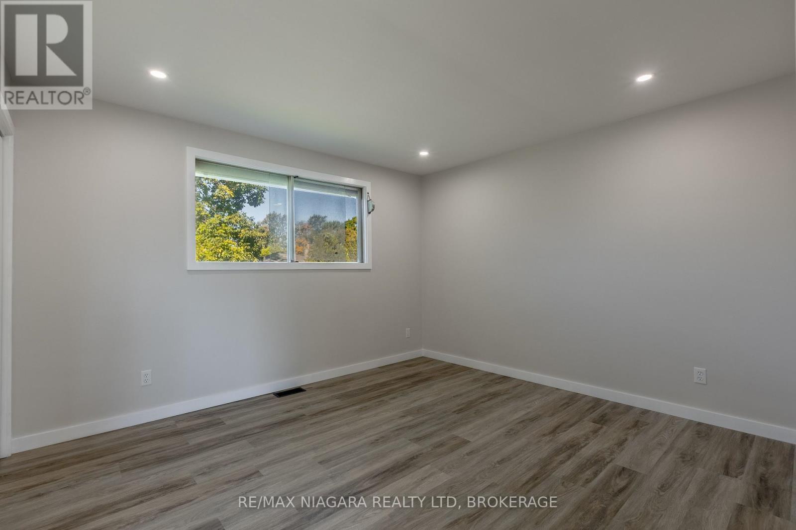 22 Little John Court, Welland, Ontario  L3C 5X2 - Photo 12 - X12447129