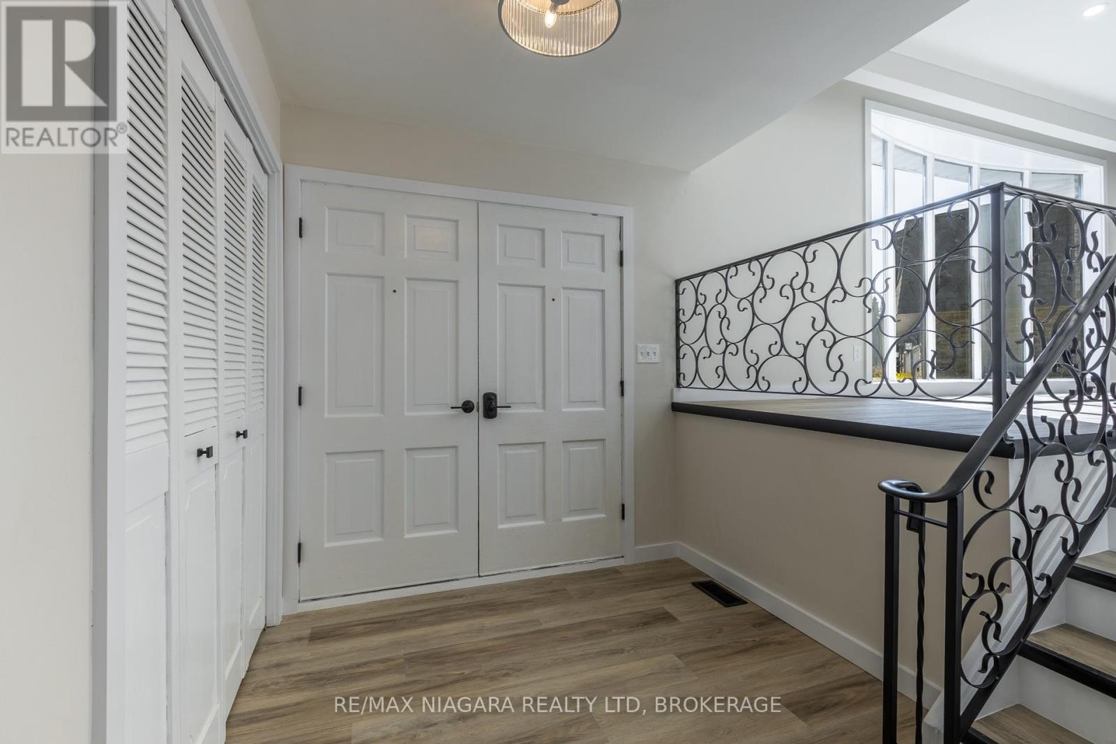 22 Little John Court, Welland, Ontario  L3C 5X2 - Photo 4 - X12447129