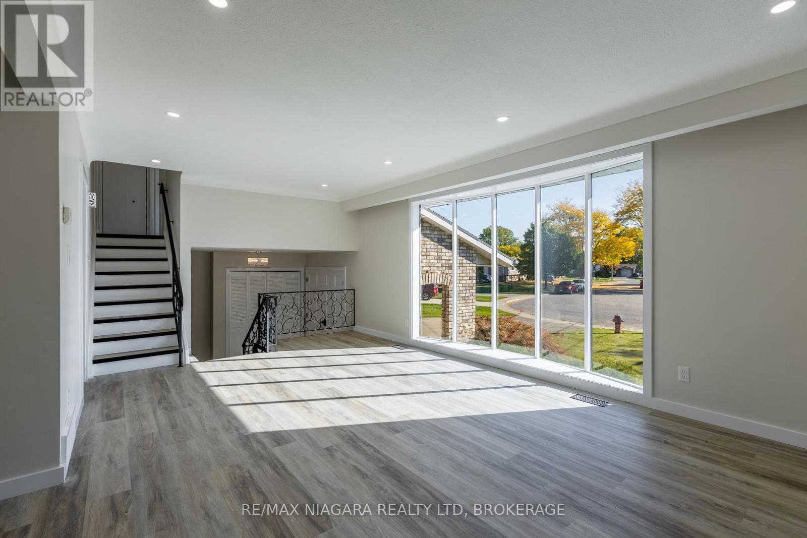 22 Little John Court, Welland, Ontario  L3C 5X2 - Photo 5 - X12447129