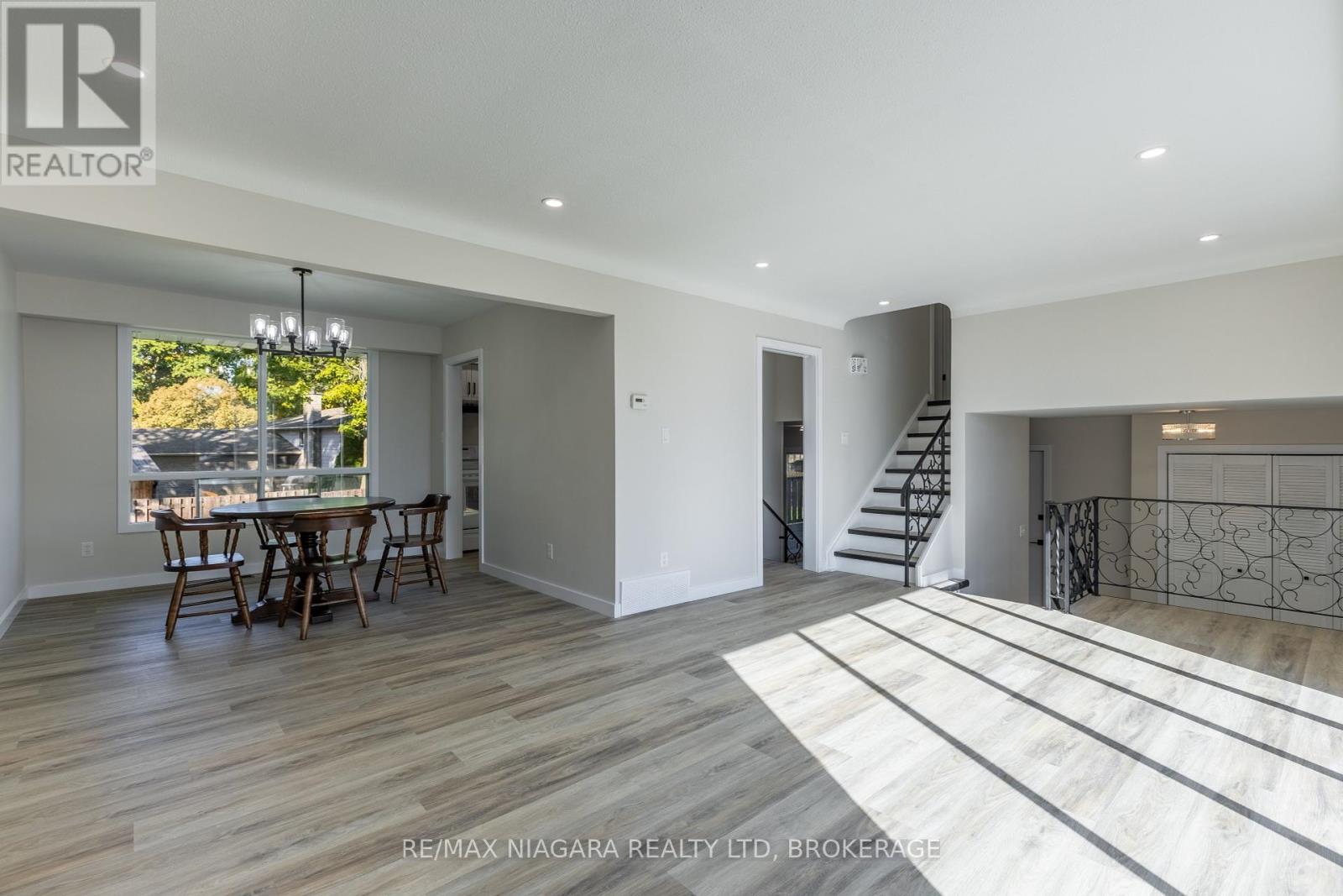 22 Little John Court, Welland, Ontario  L3C 5X2 - Photo 6 - X12447129