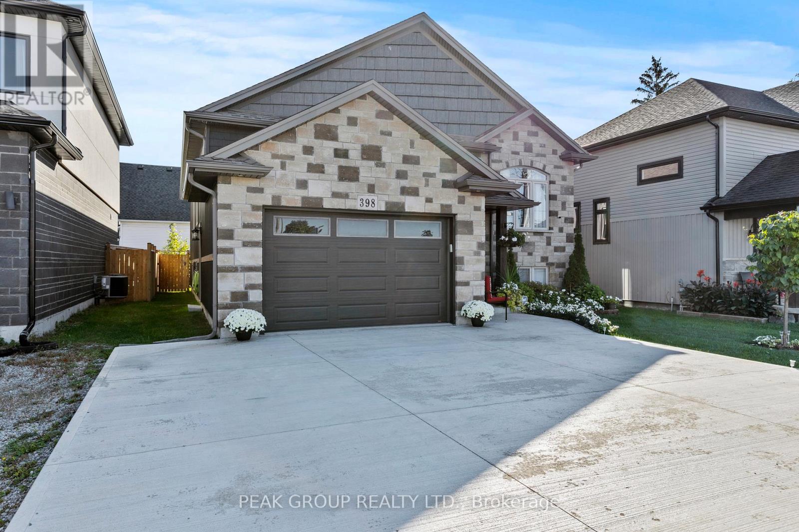398 Aqueduct Street, Welland (N. Welland), Ontario  L3C 0H3 - Photo 3 - X12447983
