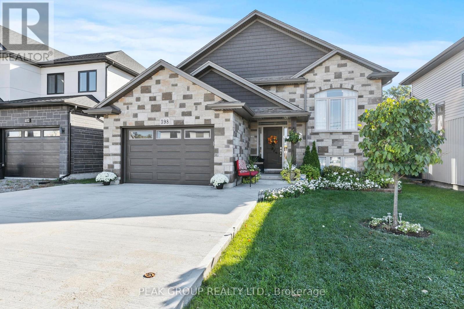 398 Aqueduct Street, Welland (N. Welland), Ontario  L3C 0H3 - Photo 4 - X12447983