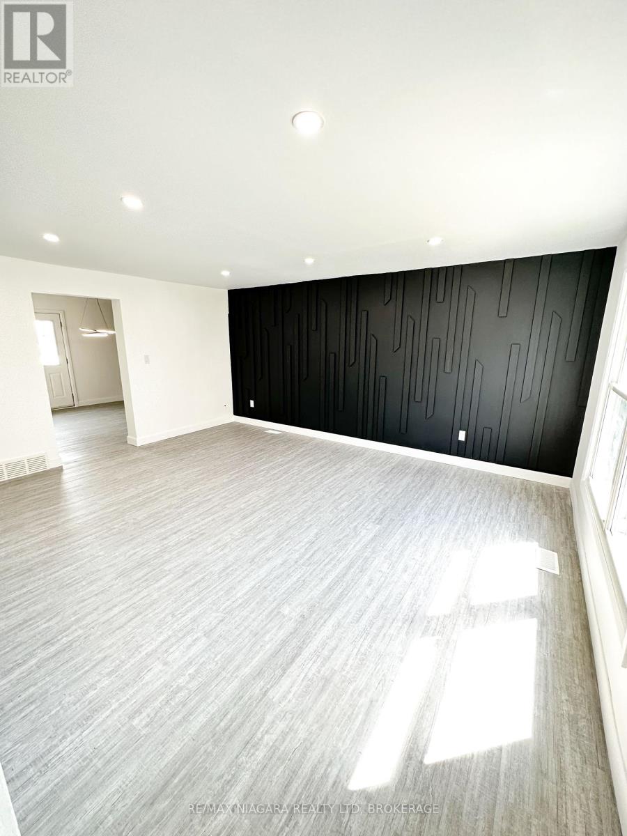 1 - 71 Hagey Avenue, Fort Erie (Central), Ontario  L2A 1W5 - Photo 3 - X12447988