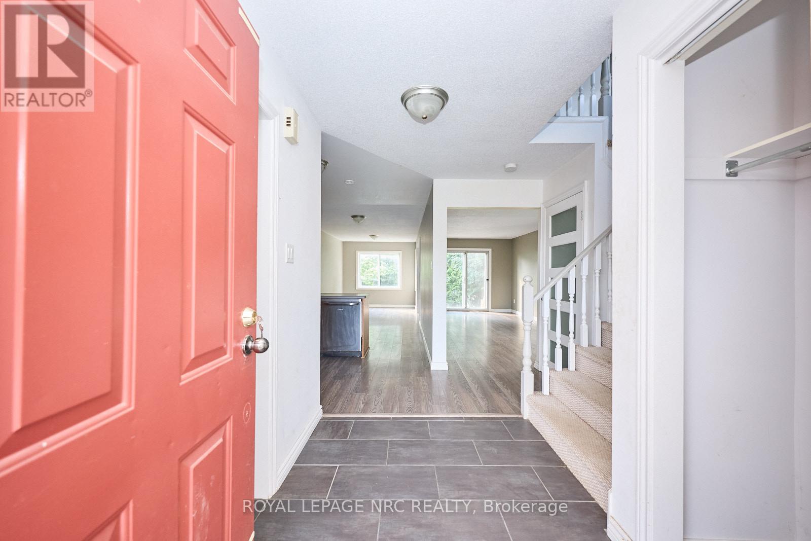 14 Buss Court, Thorold (Confederation Heights), Ontario  L2V 5B1 - Photo 3 - X12448054