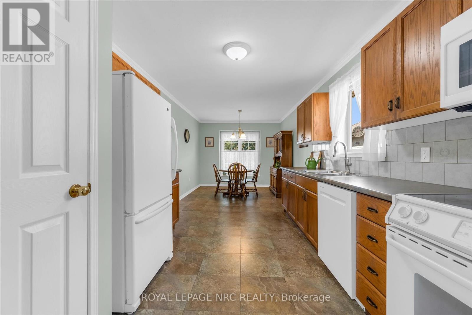 13 Tanner Drive, Pelham (Fonthill), Ontario  L0S 1E4 - Photo 11 - X12448073