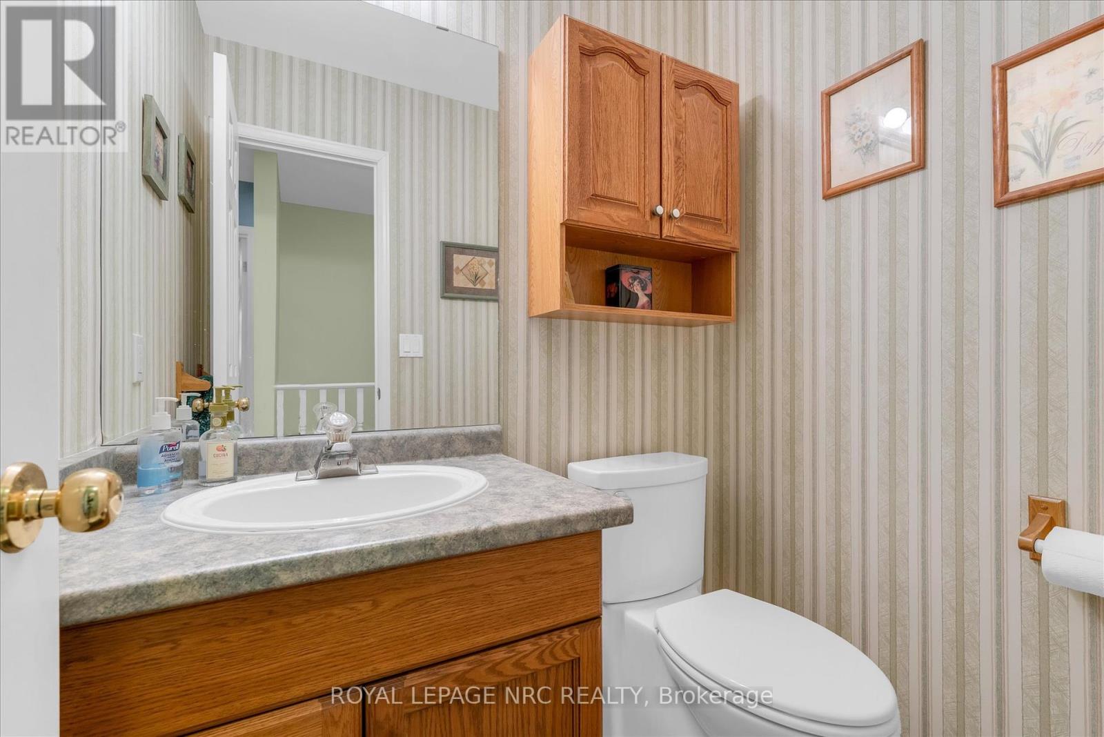 13 Tanner Drive, Pelham (Fonthill), Ontario  L0S 1E4 - Photo 16 - X12448073
