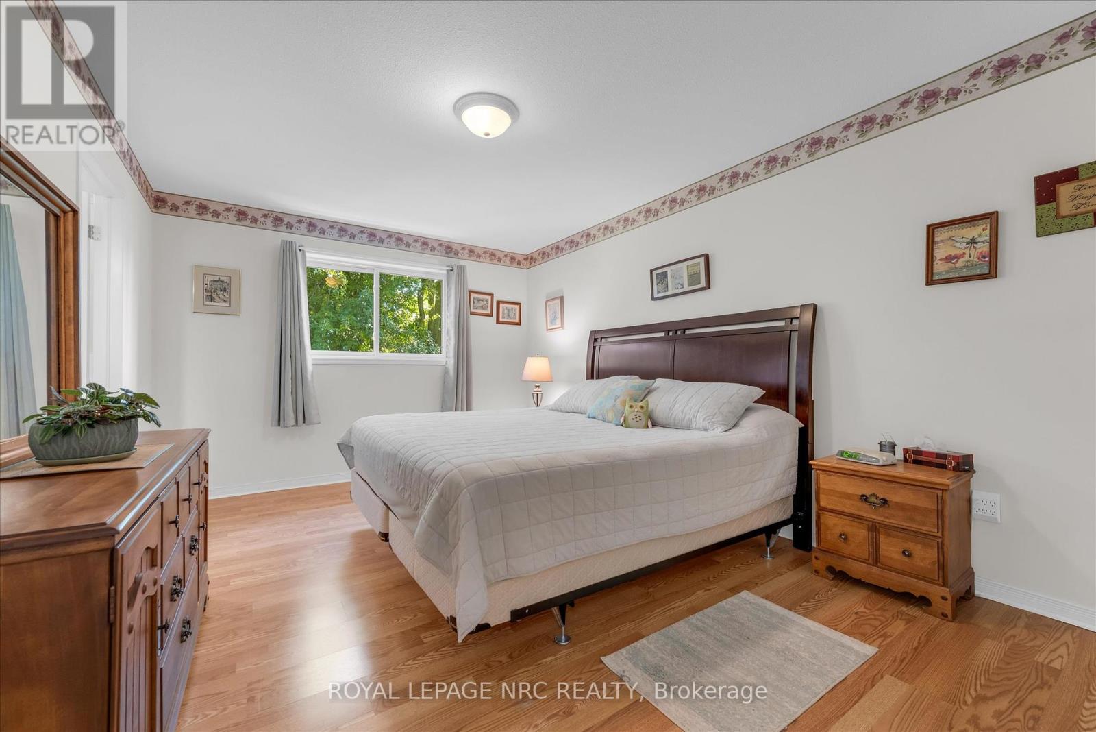13 Tanner Drive, Pelham (Fonthill), Ontario  L0S 1E4 - Photo 17 - X12448073