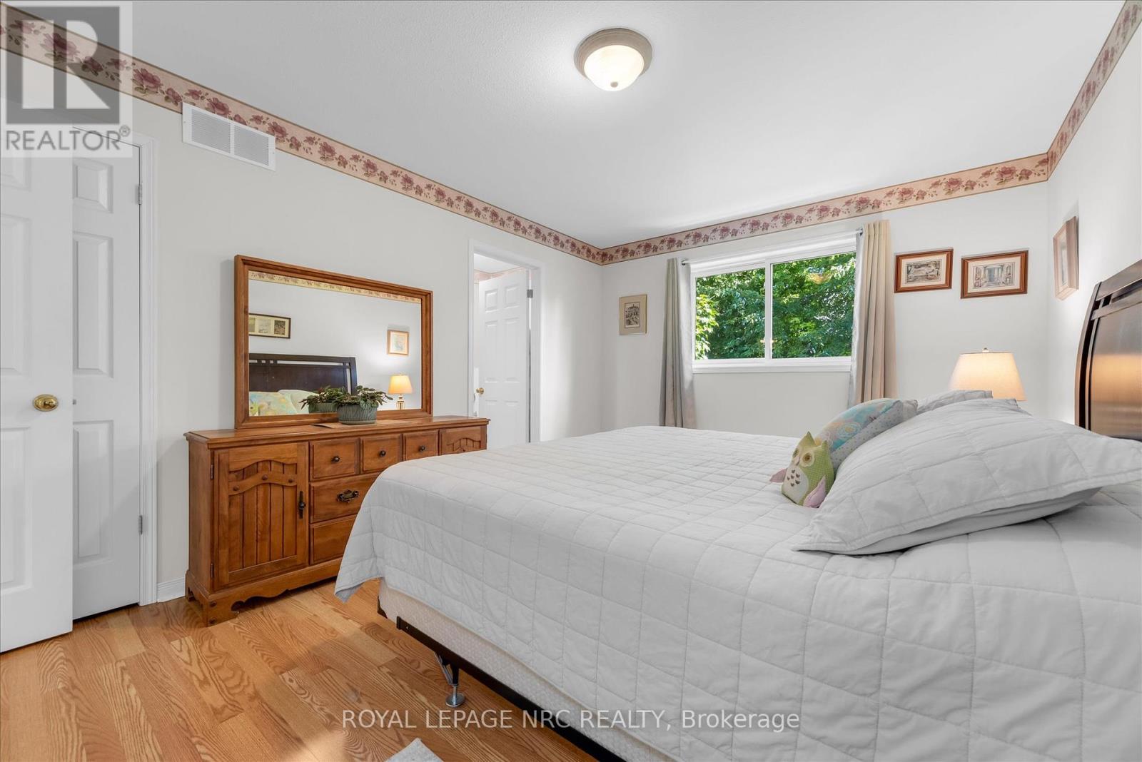 13 Tanner Drive, Pelham (Fonthill), Ontario  L0S 1E4 - Photo 18 - X12448073