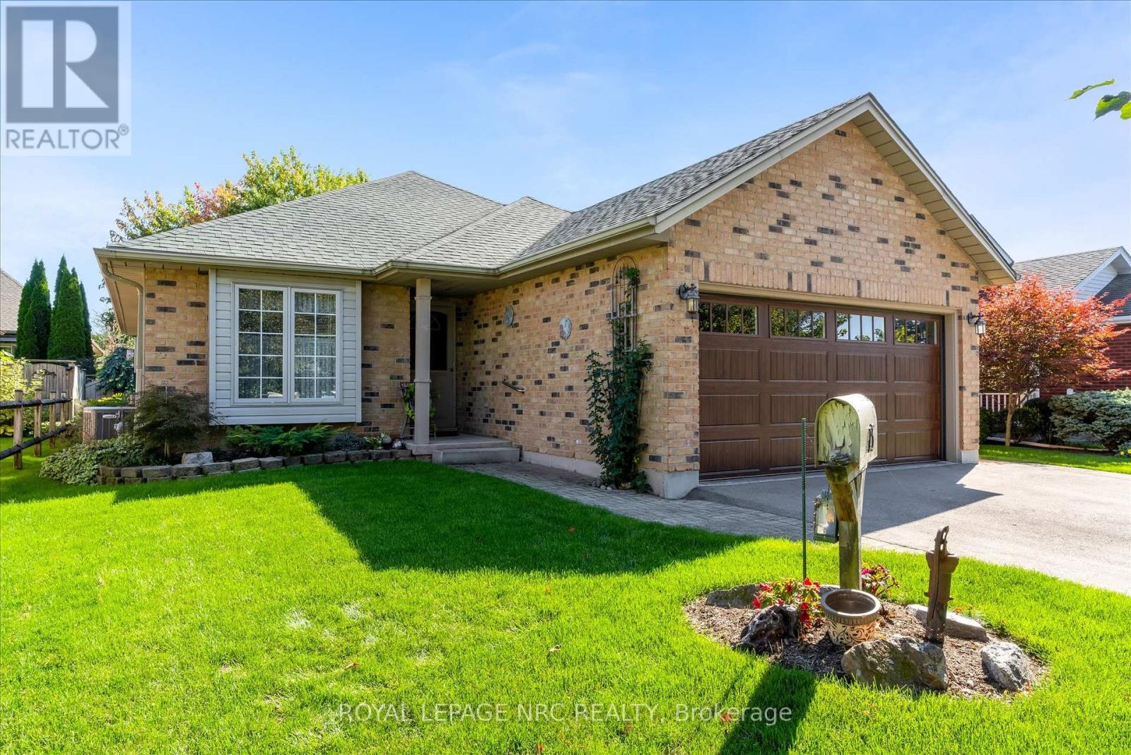 13 Tanner Drive, Pelham (Fonthill), Ontario  L0S 1E4 - Photo 2 - X12448073