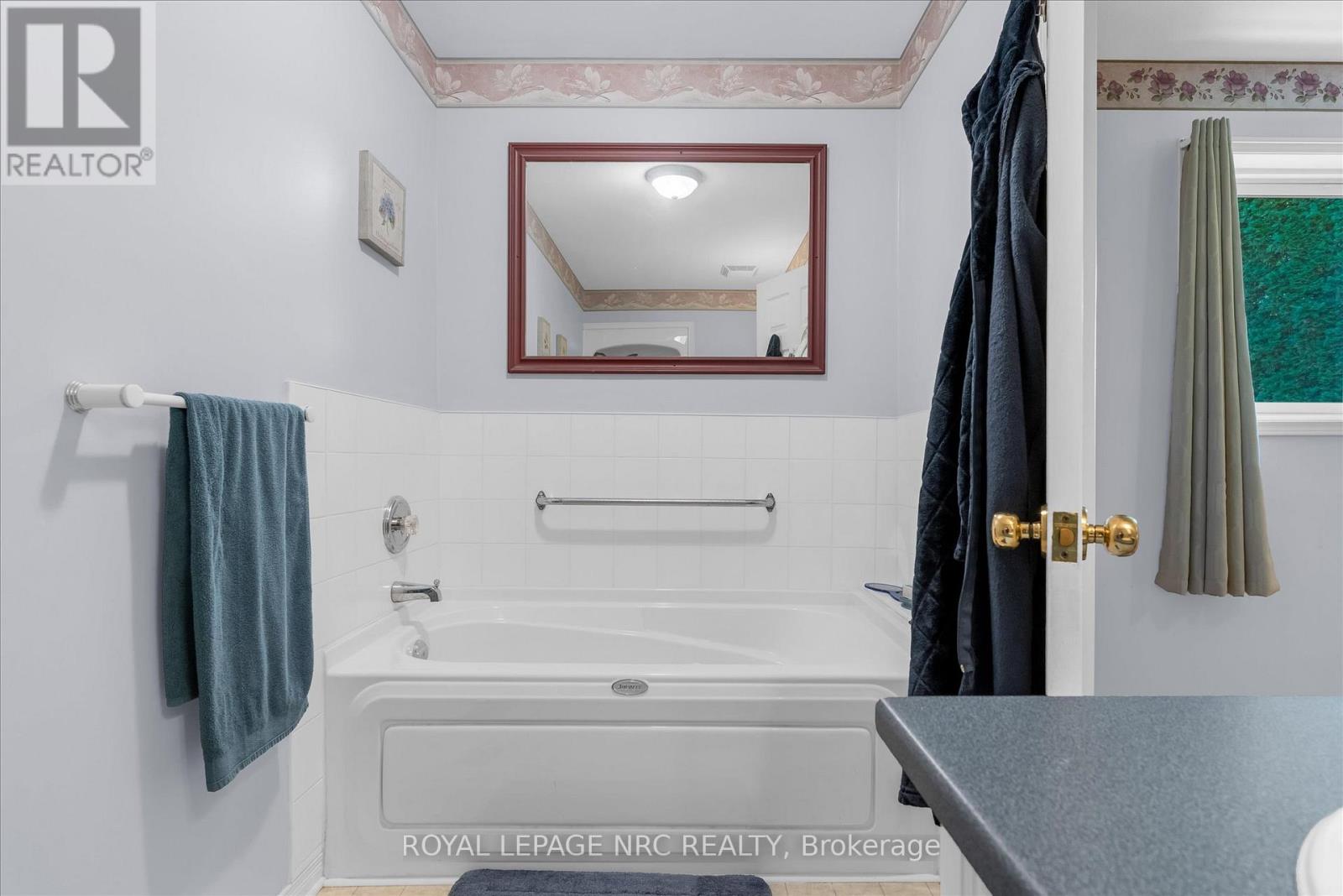 13 Tanner Drive, Pelham (Fonthill), Ontario  L0S 1E4 - Photo 21 - X12448073