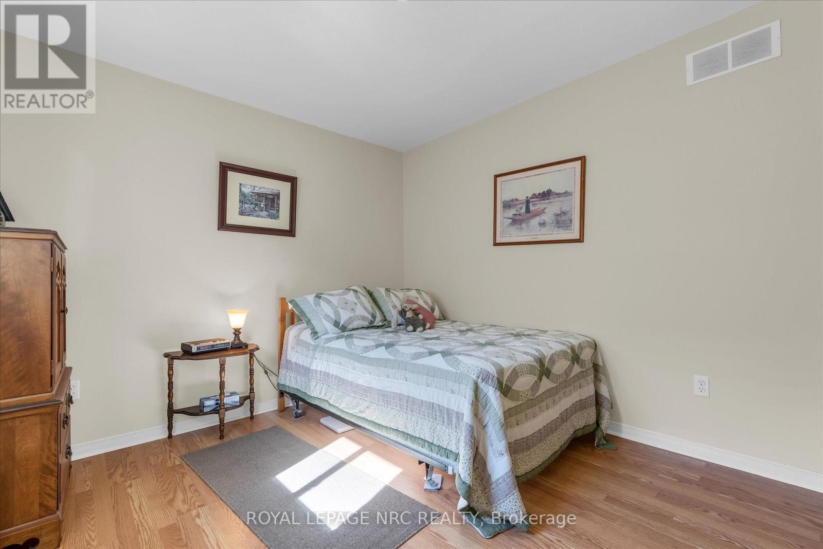 13 Tanner Drive, Pelham (Fonthill), Ontario  L0S 1E4 - Photo 22 - X12448073