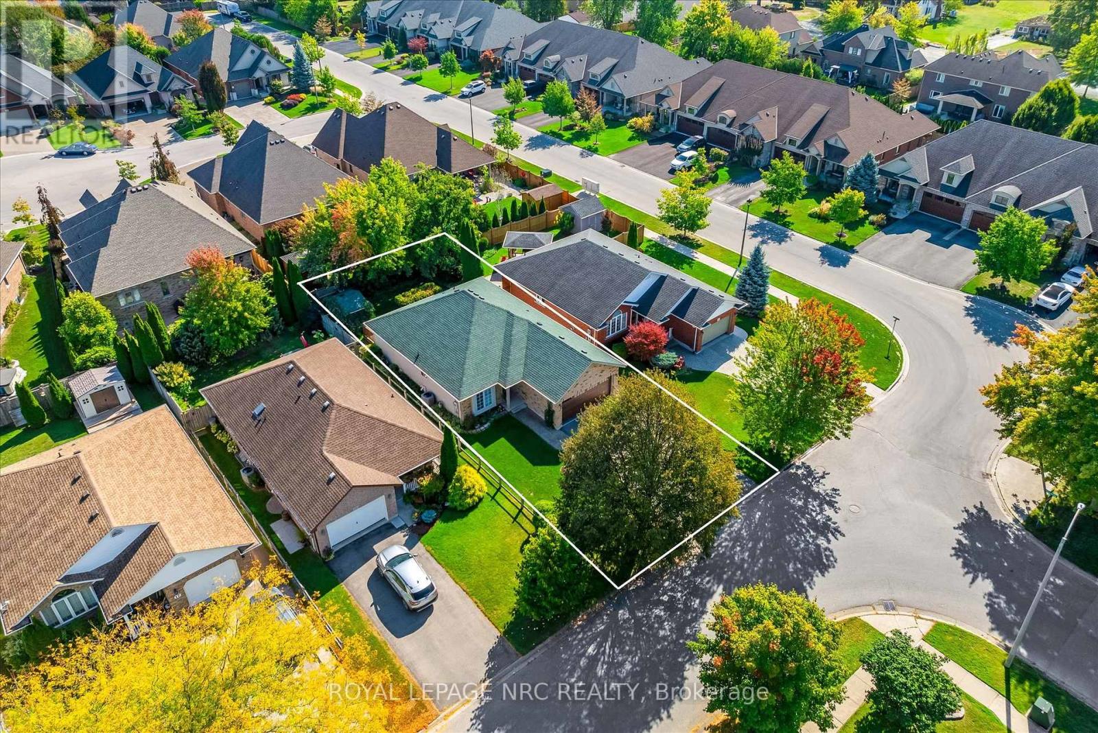 13 Tanner Drive, Pelham (Fonthill), Ontario  L0S 1E4 - Photo 3 - X12448073