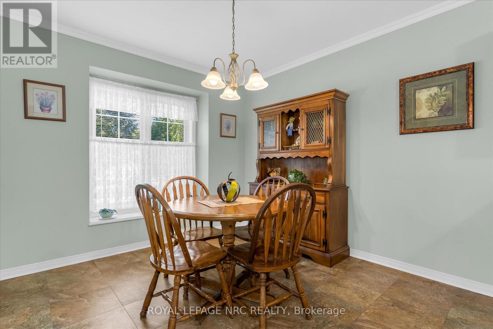 13 Tanner Drive, Pelham (Fonthill), Ontario  L0S 1E4 - Photo 7 - X12448073