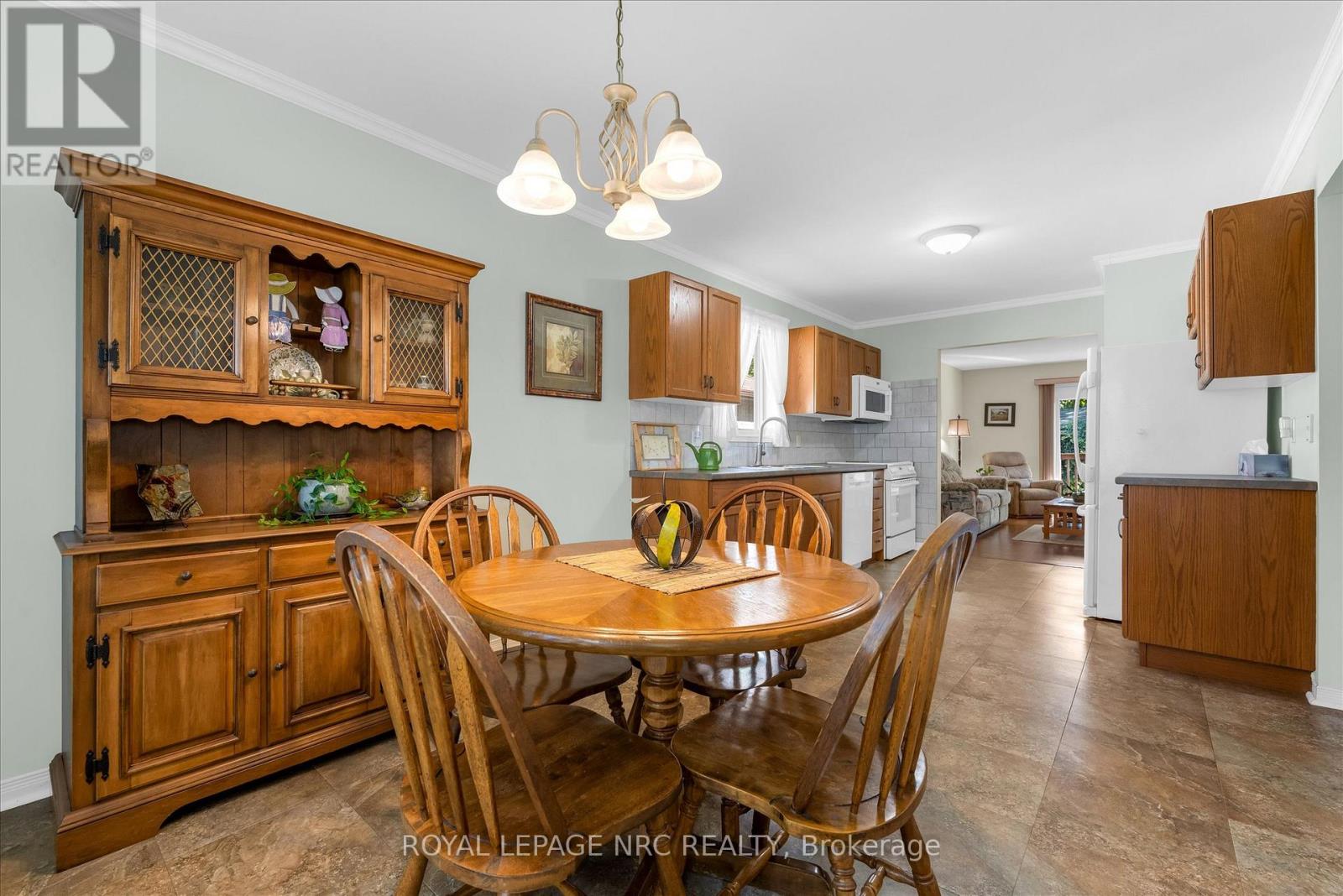 13 Tanner Drive, Pelham (Fonthill), Ontario  L0S 1E4 - Photo 8 - X12448073