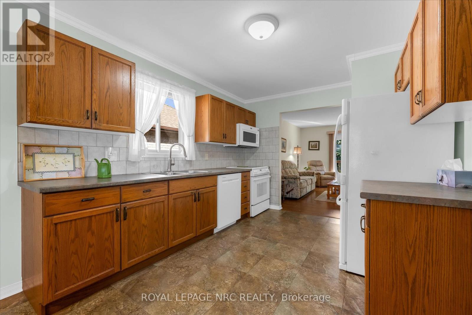 13 Tanner Drive, Pelham (Fonthill), Ontario  L0S 1E4 - Photo 9 - X12448073