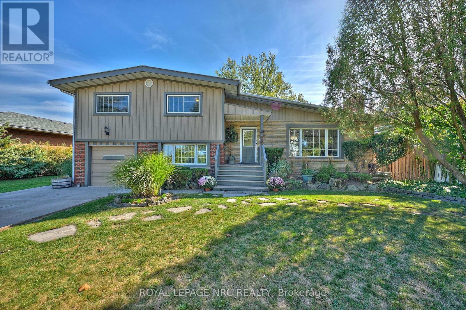 81 Riverview Boulevard, St. Catharines (Glendale/glenridge), Ontario  L2T 3L9 - Photo 2 - X12448078