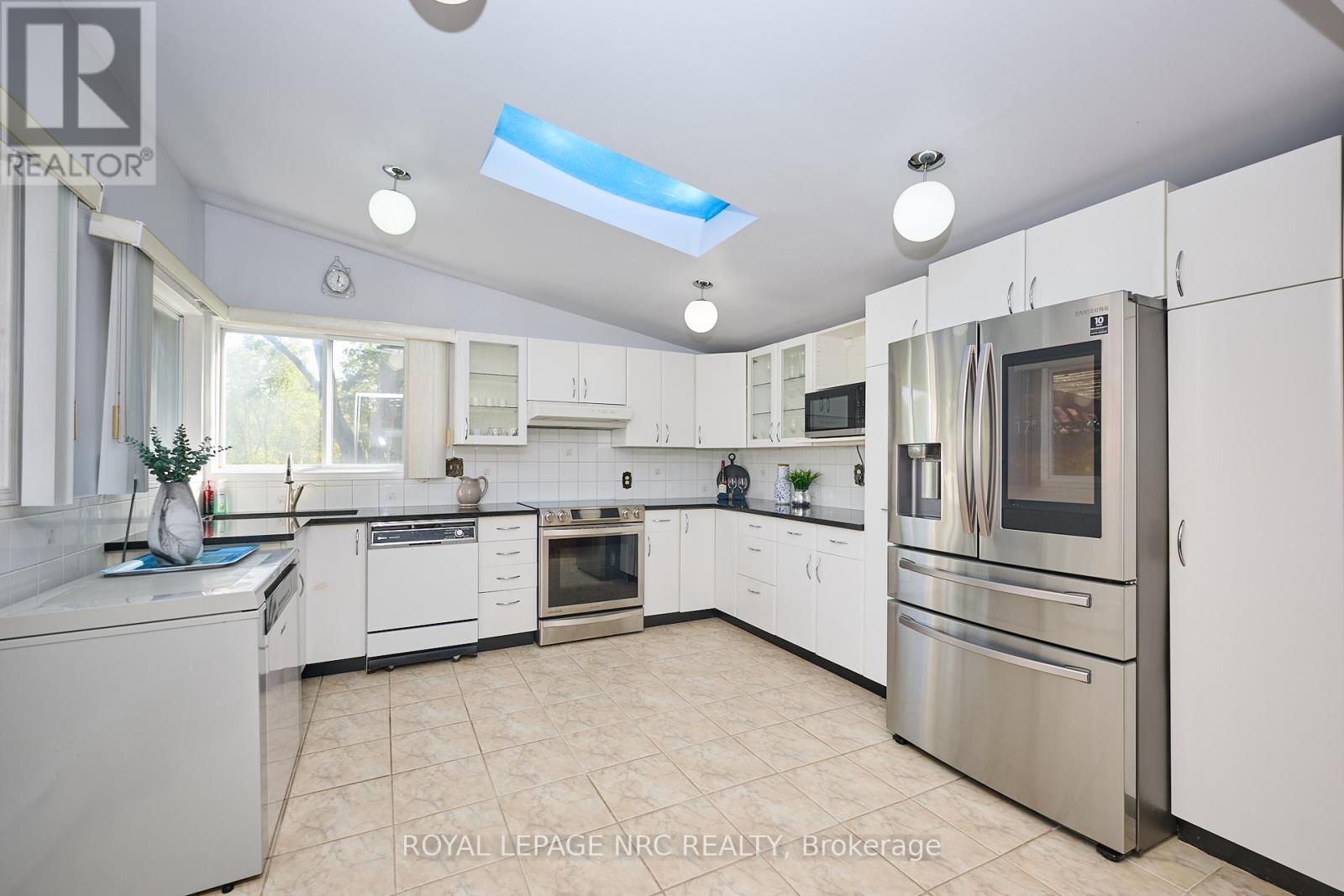 81 Riverview Boulevard, St. Catharines (Glendale/glenridge), Ontario  L2T 3L9 - Photo 26 - X12448078