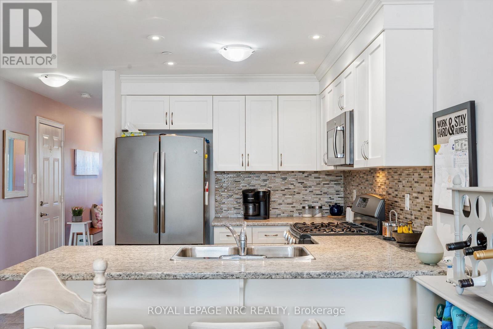 66 Oliver Lane, St. Catharines (Secord Woods), Ontario  L2P 0E4 - Photo 12 - X12448221