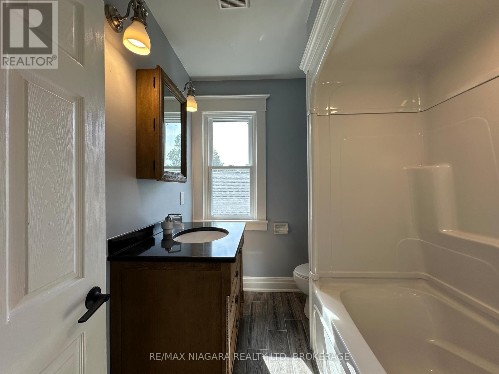 Unit B - 27 Water Street, St. Catharines (Downtown), Ontario  L2R 4T6 - Photo 14 - X12448229