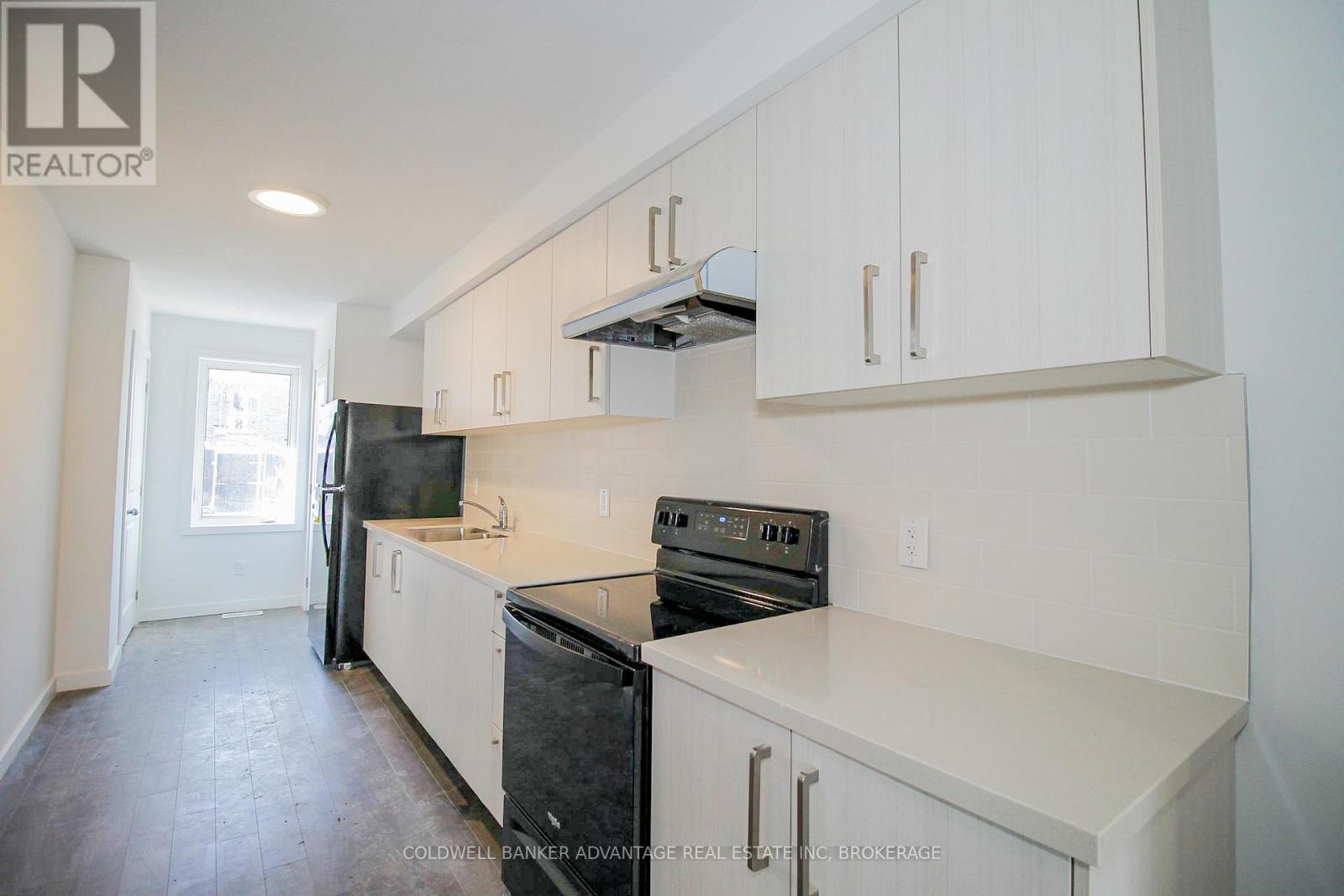 380 Alberta Street, Welland (Lincoln/crowland), Ontario  L3B 0K5 - Photo 2 - X12448334