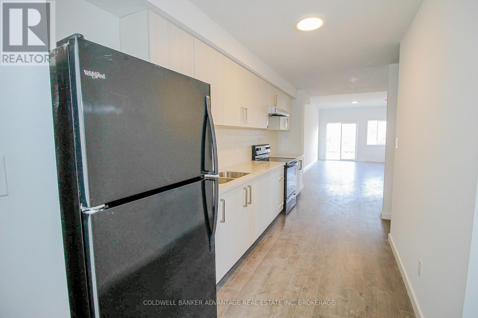 380 Alberta Street, Welland (Lincoln/crowland), Ontario  L3B 0K5 - Photo 4 - X12448334