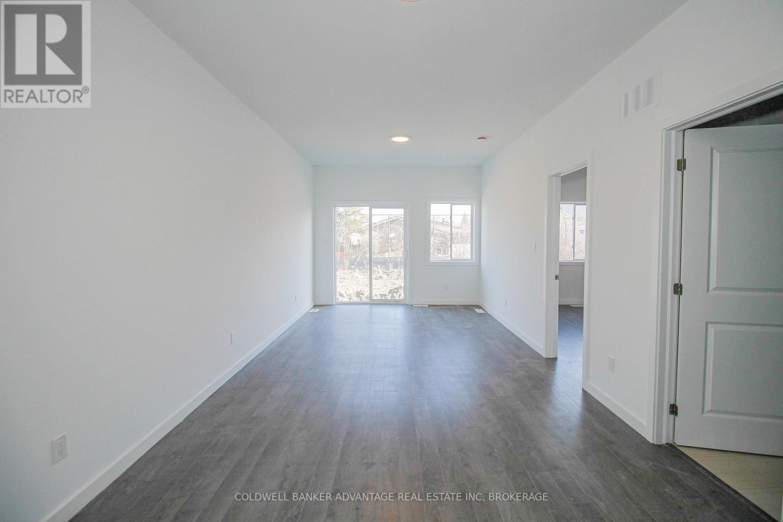380 Alberta Street, Welland (Lincoln/crowland), Ontario  L3B 0K5 - Photo 5 - X12448334