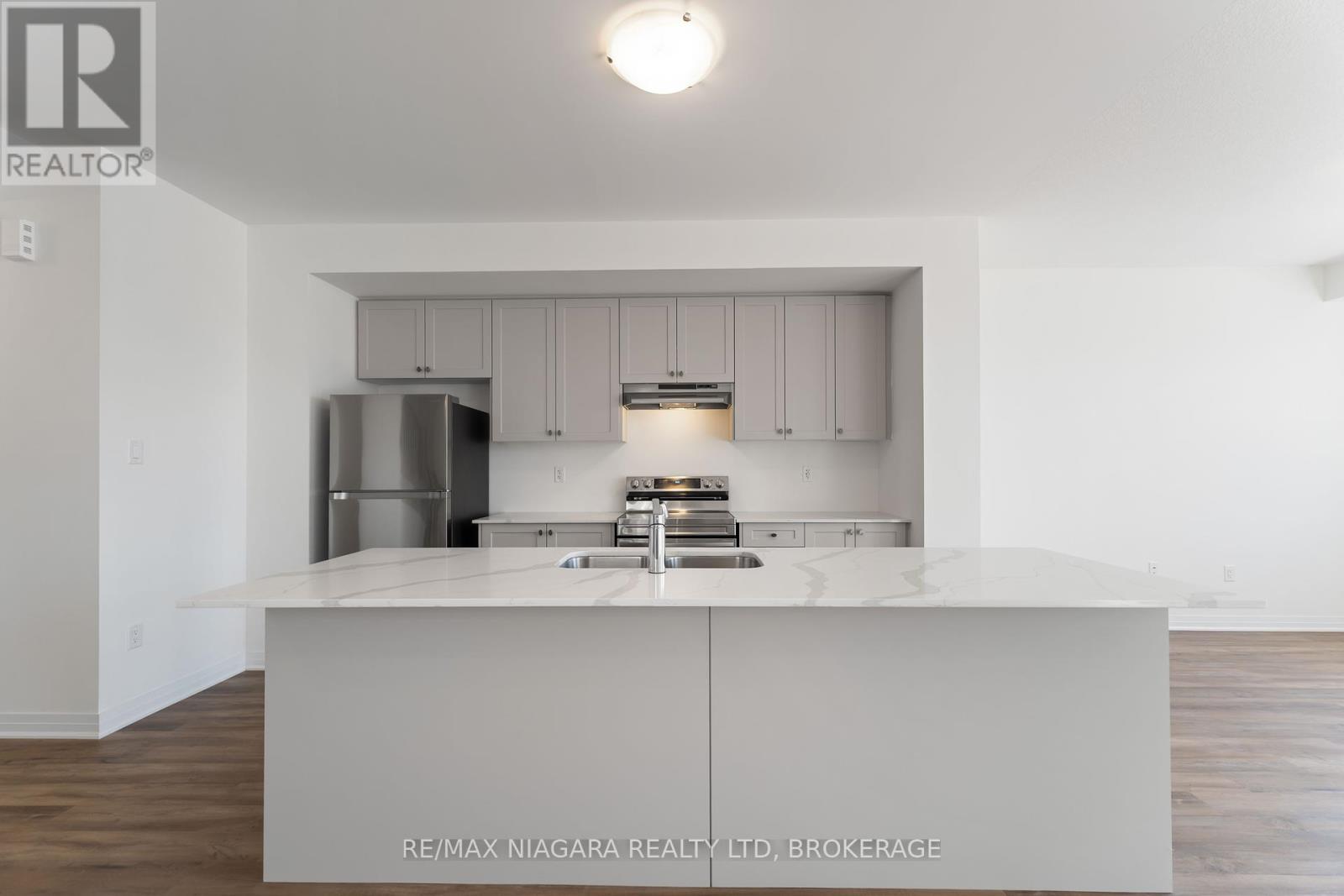 12 Feather Road, Welland (Dain City), Ontario  L3B 0P3 - Photo 12 - X12448593