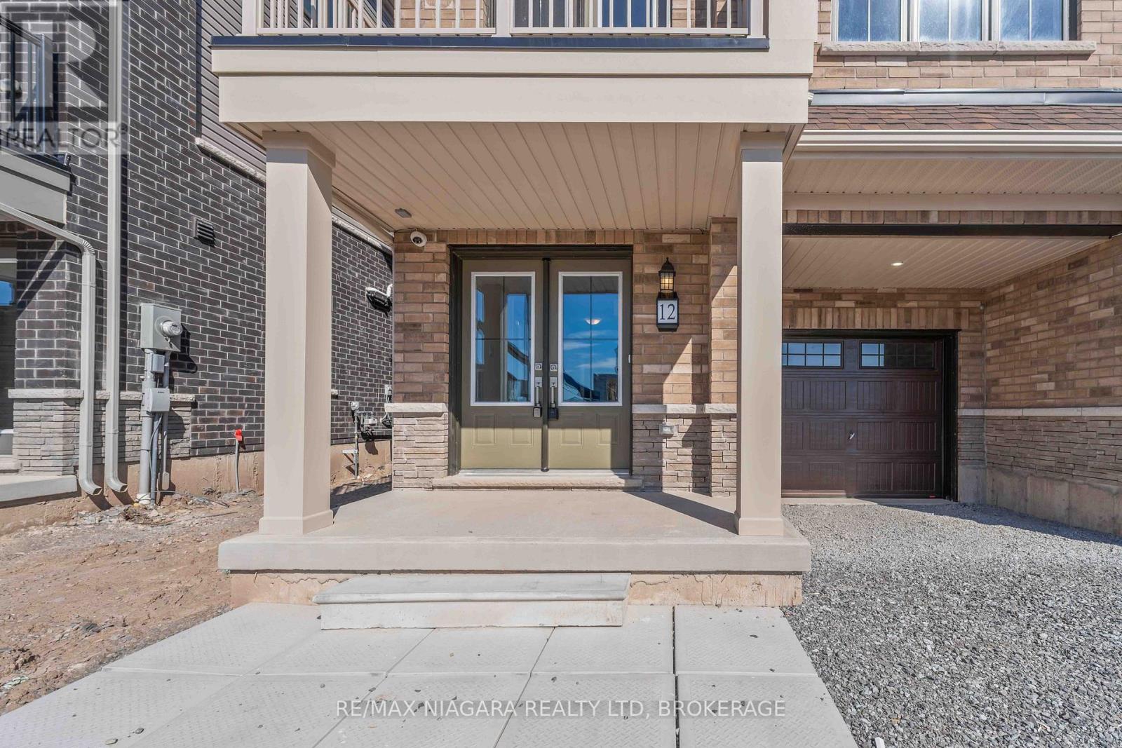 12 Feather Road, Welland (Dain City), Ontario  L3B 0P3 - Photo 2 - X12448593