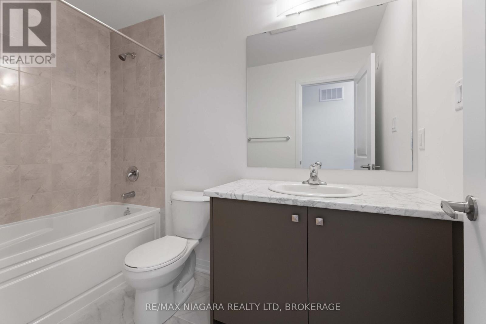 12 Feather Road, Welland (Dain City), Ontario  L3B 0P3 - Photo 20 - X12448593