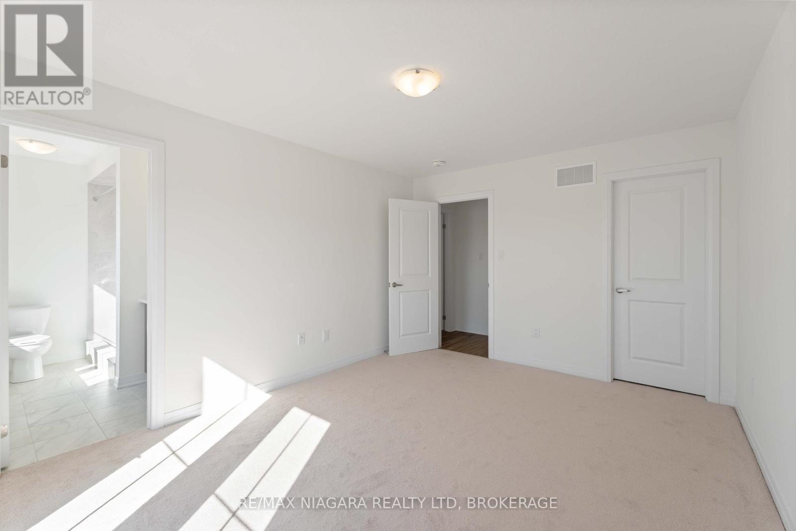 12 Feather Road, Welland (Dain City), Ontario  L3B 0P3 - Photo 23 - X12448593