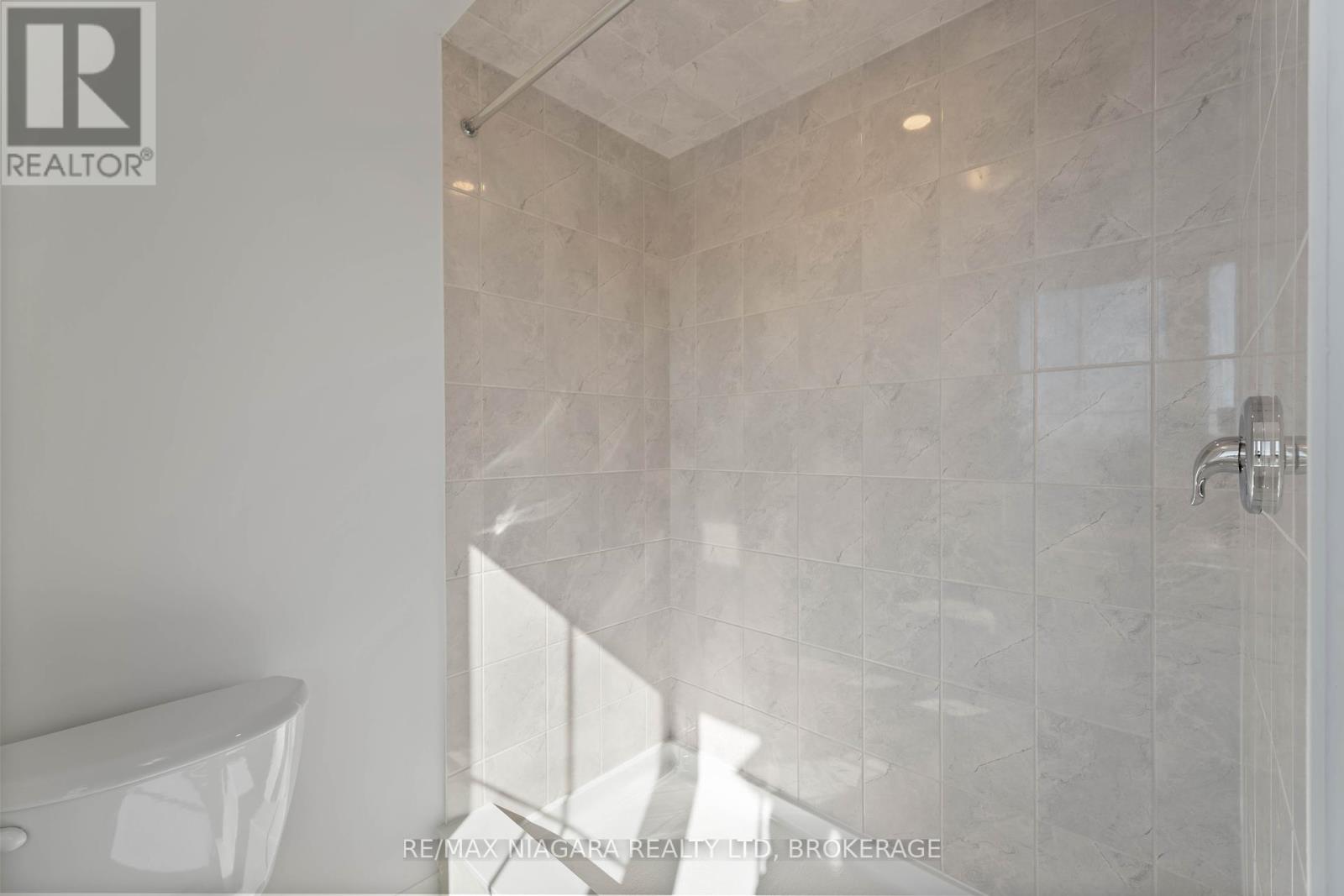 12 Feather Road, Welland (Dain City), Ontario  L3B 0P3 - Photo 25 - X12448593