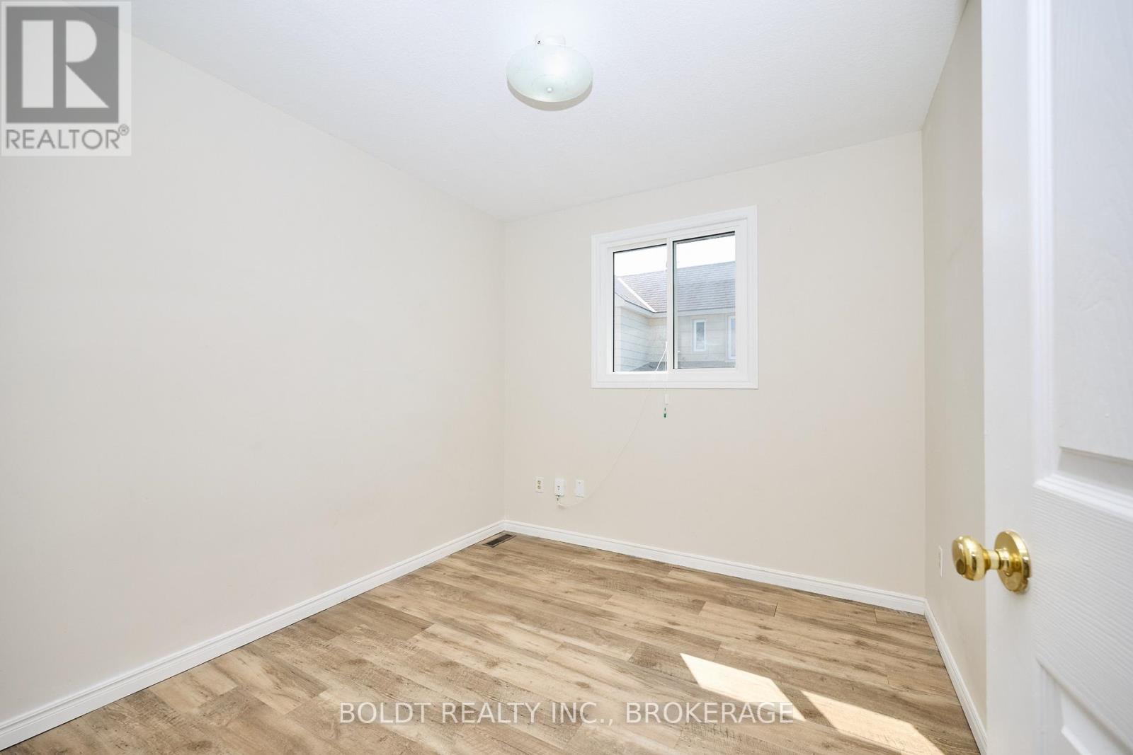 17-19 Colborne Street, Thorold (Thorold Downtown), Ontario  L2V 3P8 - Photo 10 - X12449388
