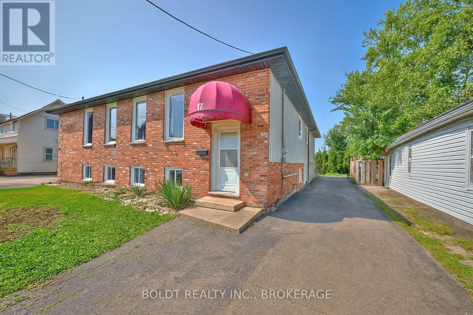 17-19 Colborne Street, Thorold (Thorold Downtown), Ontario  L2V 3P8 - Photo 2 - X12449388