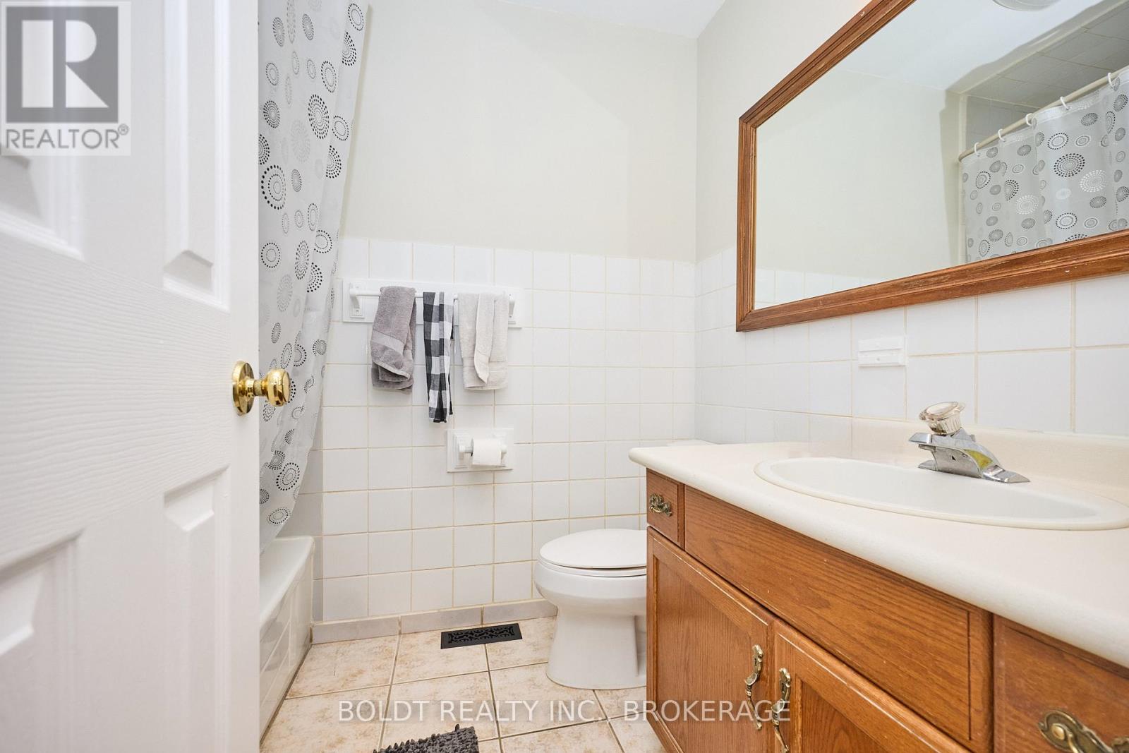 17-19 Colborne Street, Thorold (Thorold Downtown), Ontario  L2V 3P8 - Photo 25 - X12449388