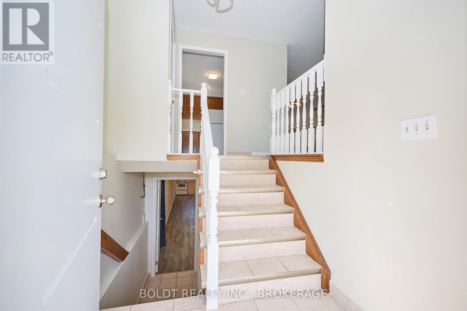 17-19 Colborne Street, Thorold (Thorold Downtown), Ontario  L2V 3P8 - Photo 4 - X12449388