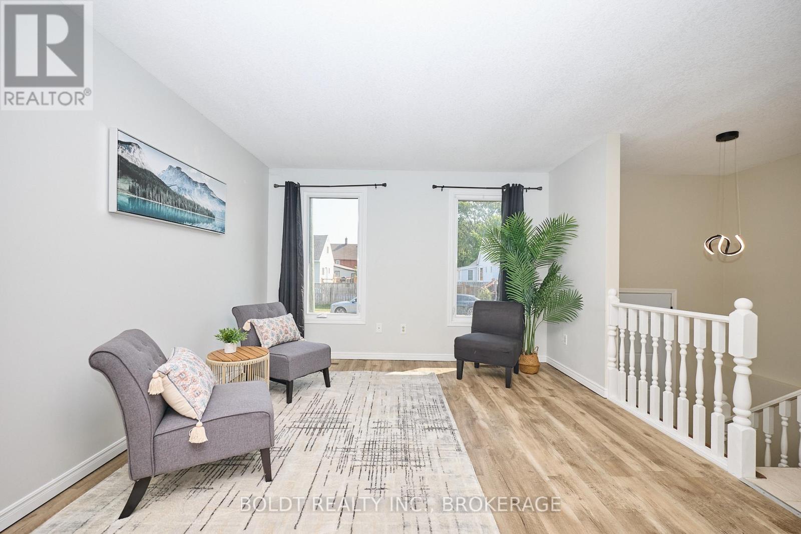 17-19 Colborne Street, Thorold (Thorold Downtown), Ontario  L2V 3P8 - Photo 7 - X12449388