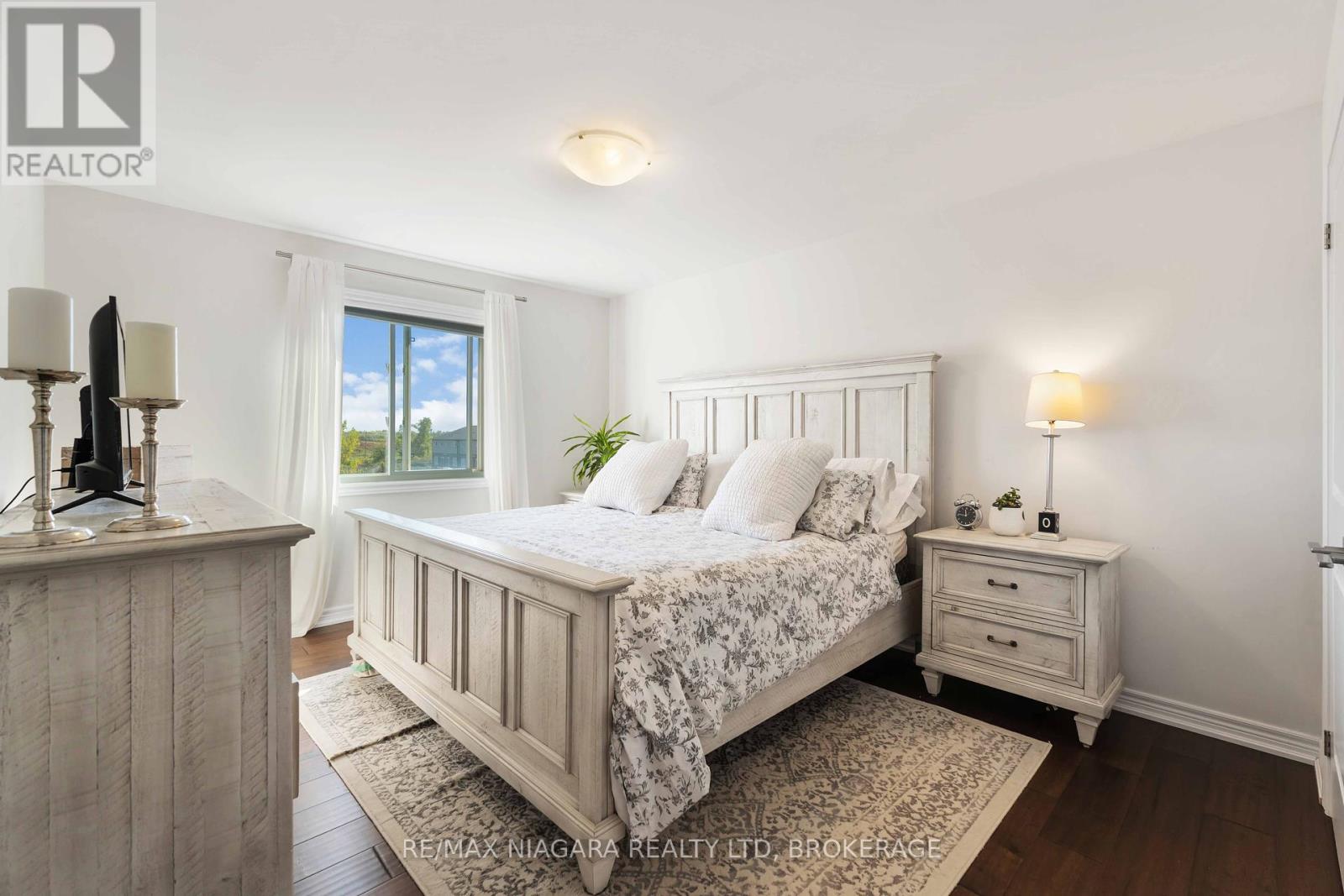 21 Lamb Crescent, Thorold (Hurricane/merrittville), Ontario  L2V 0G8 - Photo 12 - X12449524