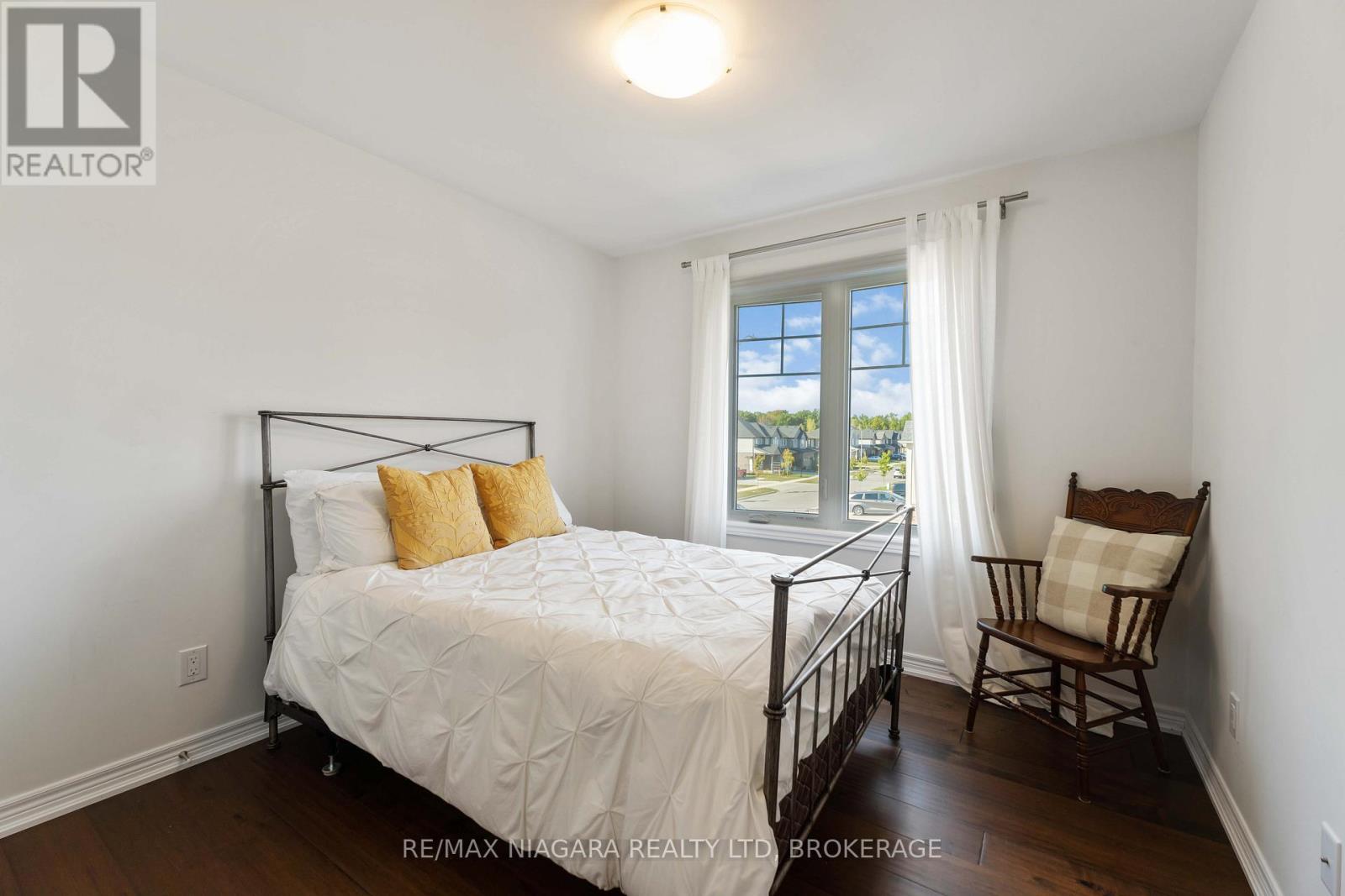 21 Lamb Crescent, Thorold (Hurricane/merrittville), Ontario  L2V 0G8 - Photo 14 - X12449524