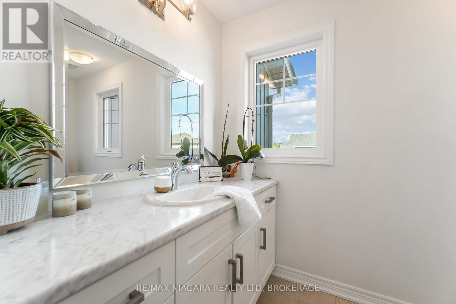 21 Lamb Crescent, Thorold (Hurricane/merrittville), Ontario  L2V 0G8 - Photo 15 - X12449524